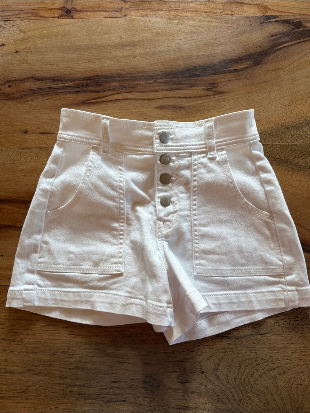 Evereve White High-Waist Button-Front Shorts